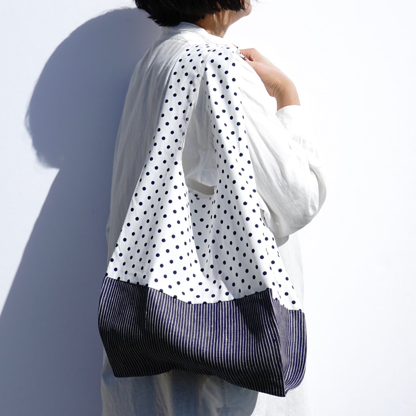 202101ECO11 Shoulder bag / polka dot white-black