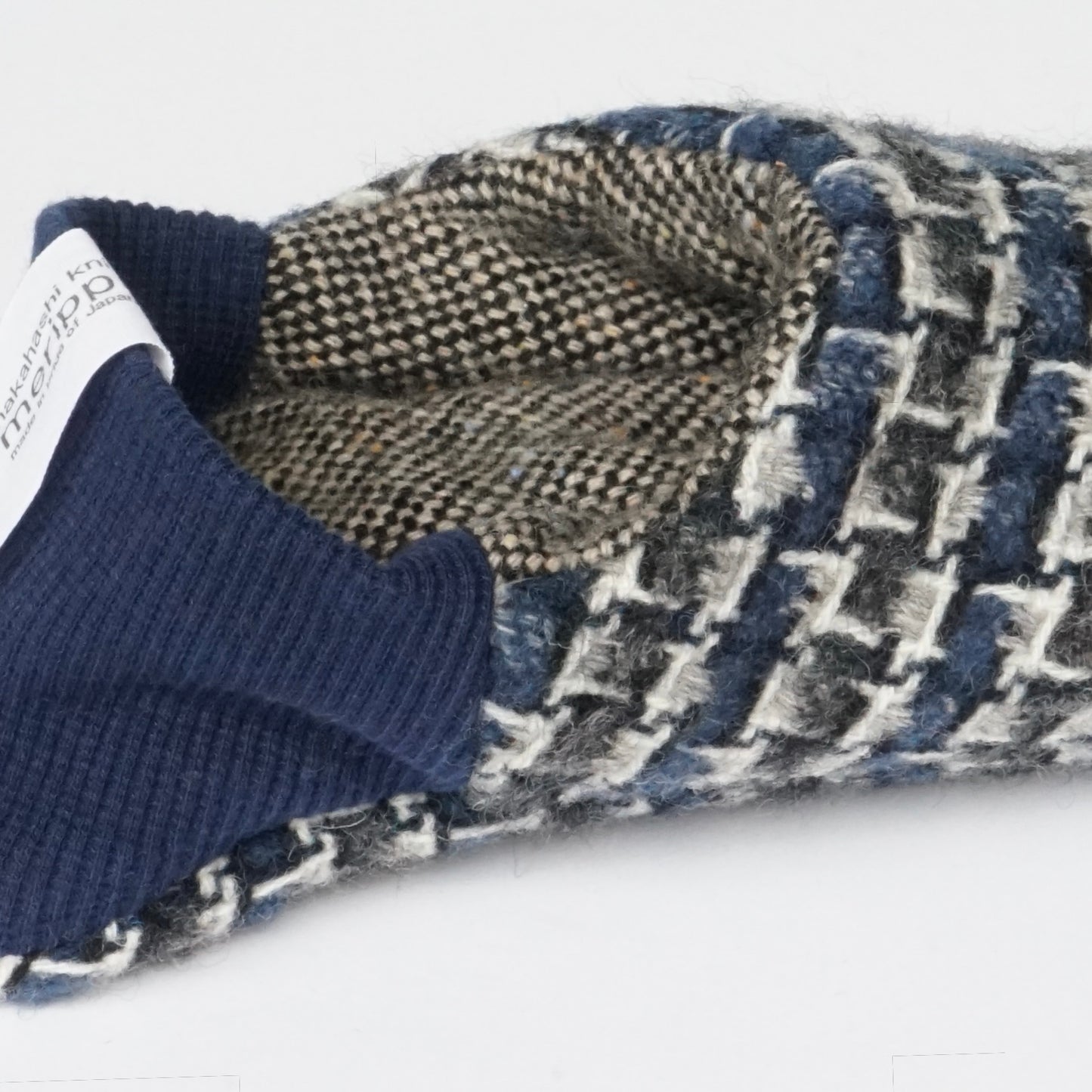 202608MRP51 Broken border x Nep wool